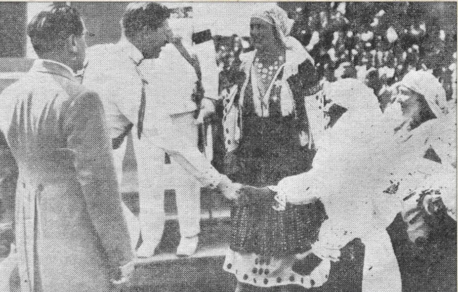 Regele Carol al II-lea și mama Ecaterinei Teodoroiu, alături de Arethia Tătărescu