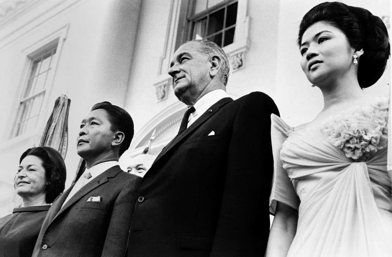 1280px-Marcos_visit_Johnson_1966 Imelda