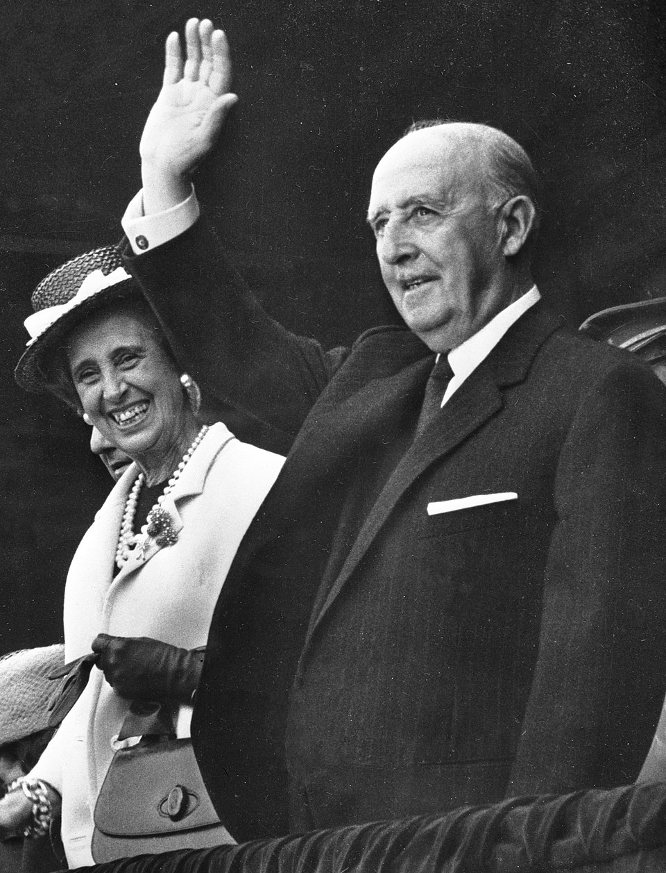 960px-Francisco_Franco_and_Carmen_Polo