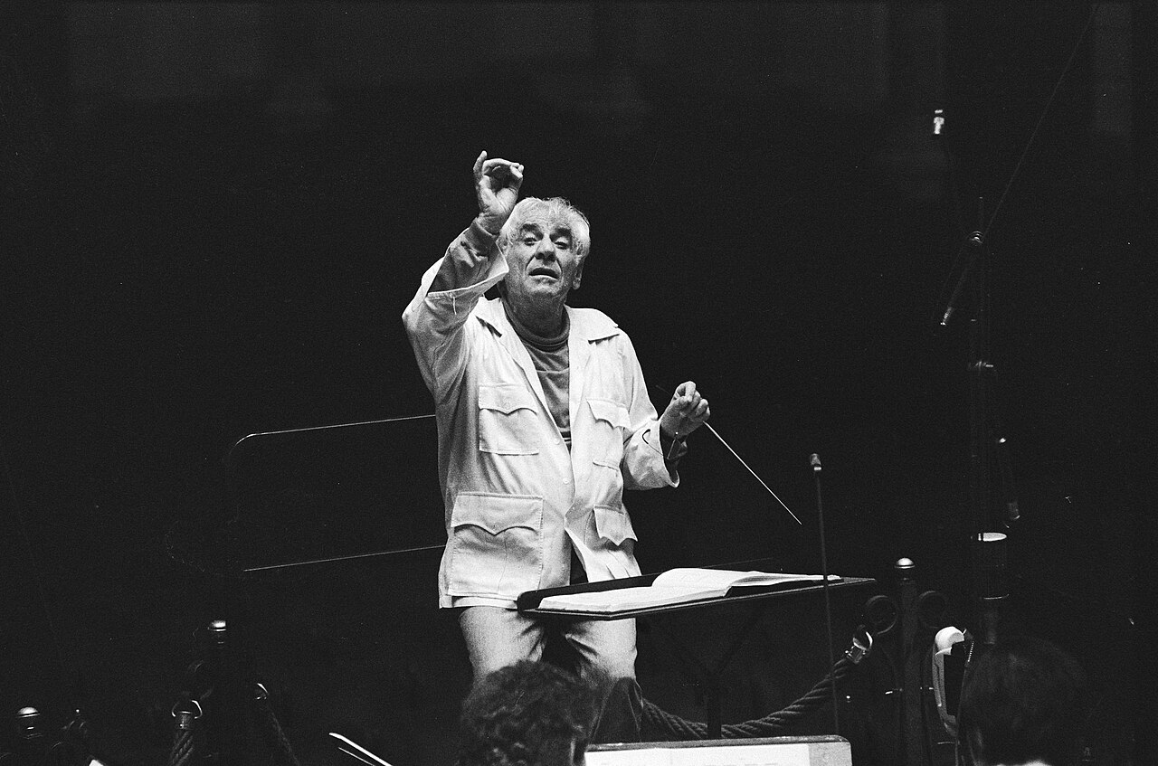 Holland_Festival_dirigent_Leonard_Bernstein_zal_het_met_het_Concertgebouworkes,_Bestanddeelnr_933-3399 Bernstein