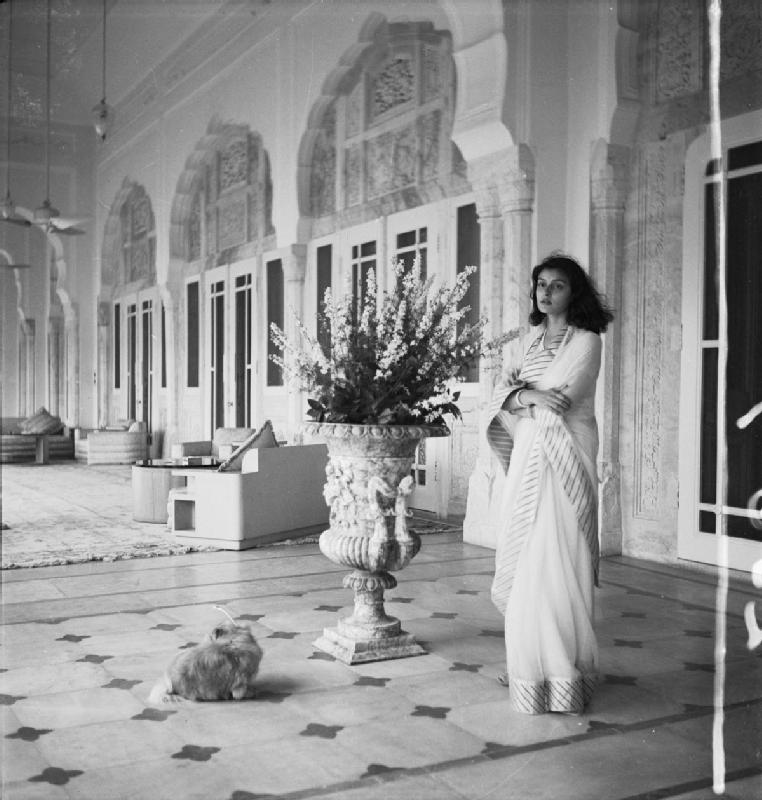 Cecil_Beaton_Photographs-_Political_and_Military_Personalities_IB698 Gayatri Devi